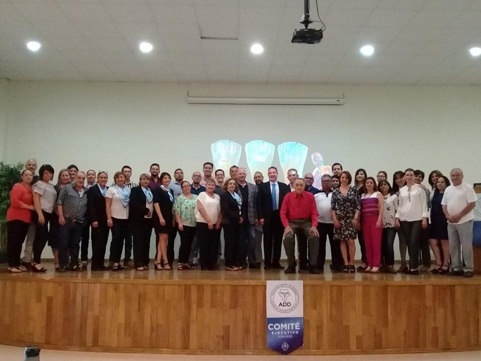 Conferencia toma de color en forma digital para mimetizar las restauraciones dentales